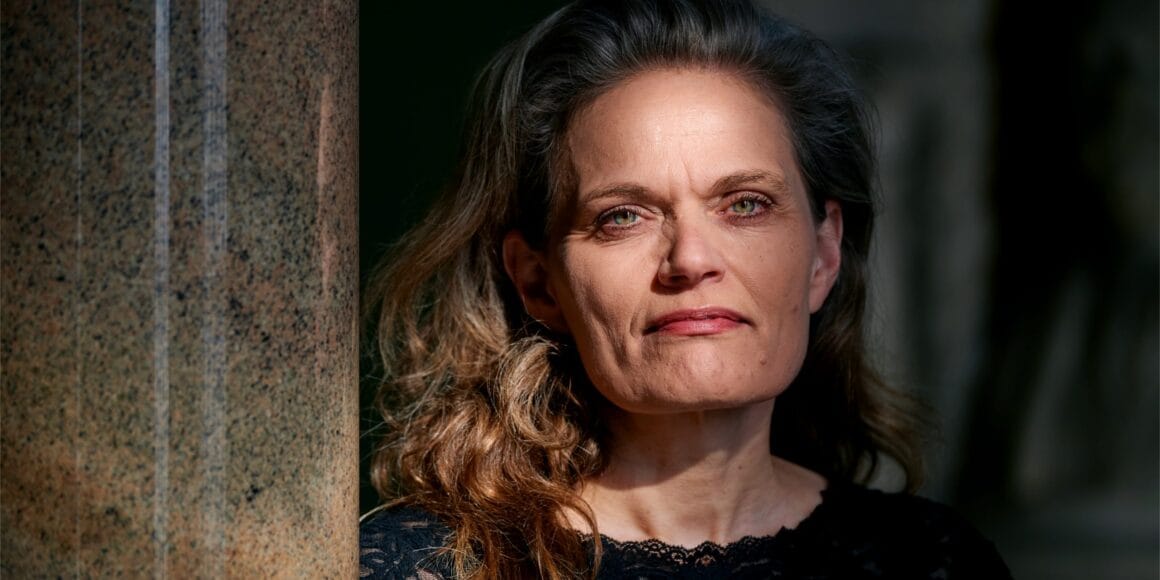 12 ÅR EFTER