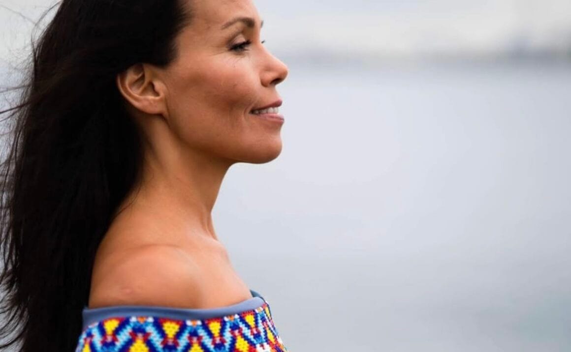 Fugle-Kvinden_Karina_Møller_fotoafNiels Gerther TRE GRØNLANDSKE KVINDEMONOLOGER